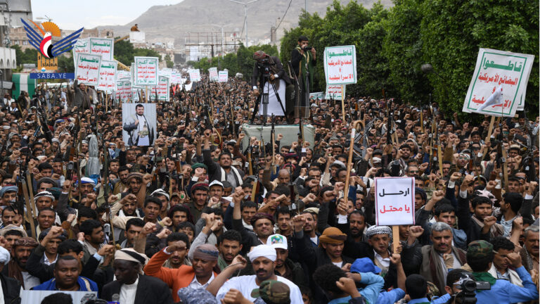 مسيرة كبرى بالعاصمة صنعاء باليوم الوطني للصمود